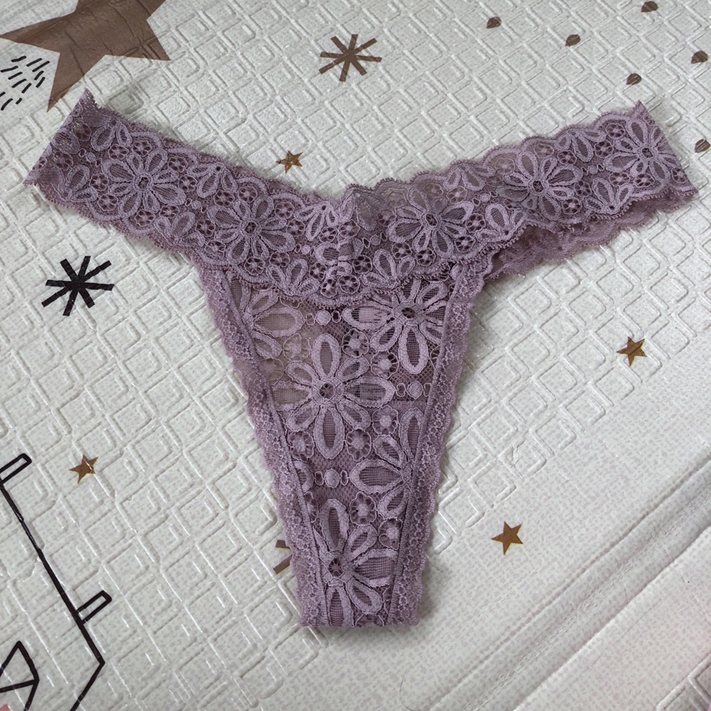 NWOT Victoria's Secret Lace Thong Panty